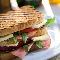 Royal Hotel Sunbury - Surfers Paradise Gold Coast 1