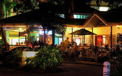 Apres Beach Bar & Grill - Palm Cove - Surfers Paradise Gold Coast 1