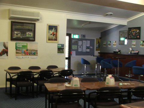 Old Bar Tavern - Surfers Paradise Gold Coast 4
