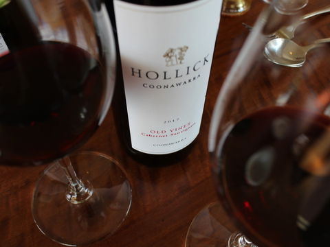 FOUR & TWENTY BLACKBIRDS - Surfers Paradise Gold Coast 2