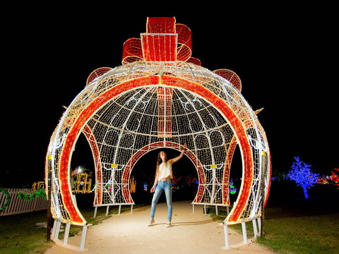 Christmas Lights Spectacular At Hunter Valley Gardens - Surfers Paradise Gold Coast 1
