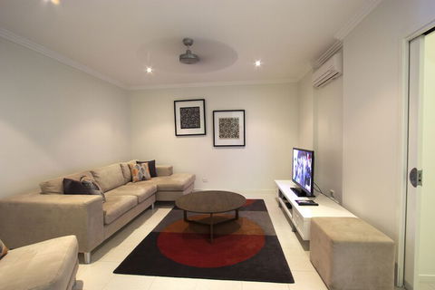 Island Views - Surfers Paradise Gold Coast 3