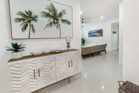 Island Views - Surfers Paradise Gold Coast 1
