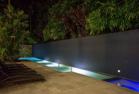 Coconut Grove - Surfers Paradise Gold Coast 6