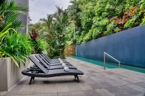 Coconut Grove - Surfers Paradise Gold Coast 3