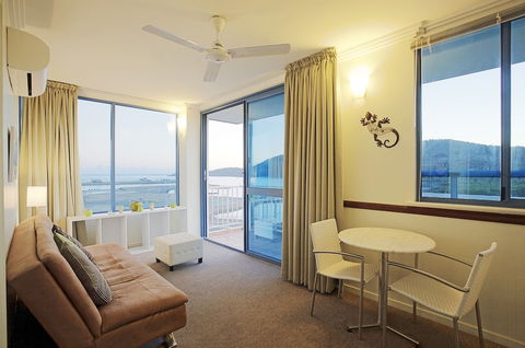 At Whitsunday Vista Holiday Apartments - Surfers Paradise Gold Coast 6