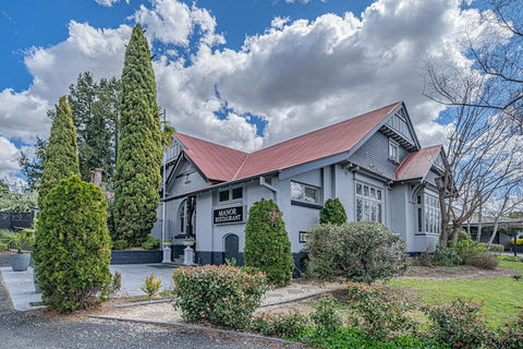 Cotswold Gardens - Surfers Paradise Gold Coast 6