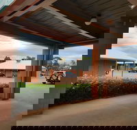 Mud Hut Motel - Surfers Paradise Gold Coast