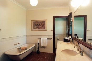 Pinctada McAlpine House - Surfers Paradise Gold Coast 1