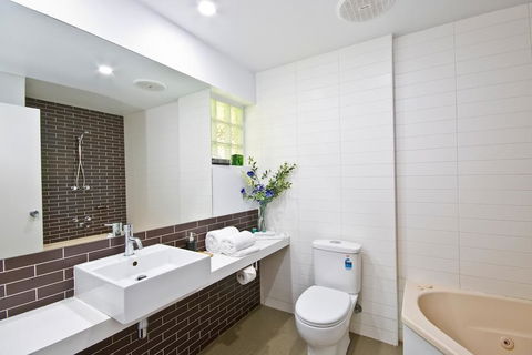 Lorne Bay View Motel - Surfers Paradise Gold Coast 2