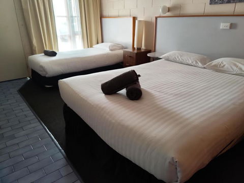 Yarragon Motel - Surfers Paradise Gold Coast 1