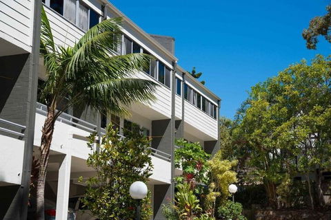 Palm Court Noosa - Surfers Paradise Gold Coast 1