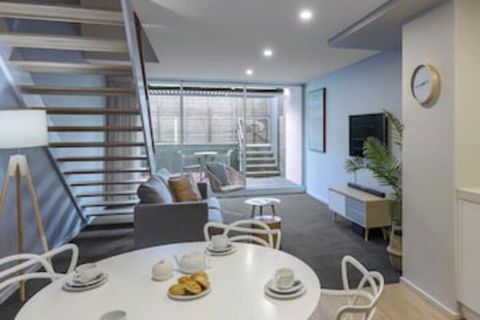 Oaks Nelson Bay Lure Suites - Surfers Paradise Gold Coast 0