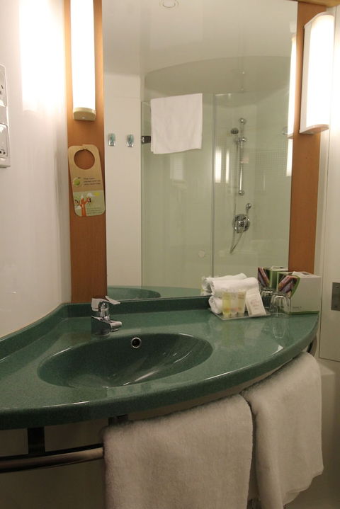 Ibis Newcastle - Surfers Paradise Gold Coast 6