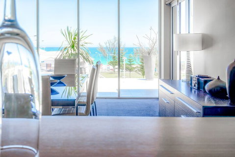 Mullaloo Beach Hotel & Apartments - Surfers Paradise Gold Coast 4