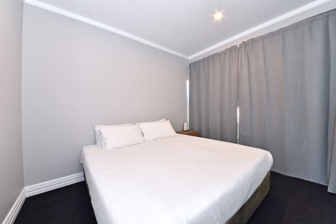 Mullaloo Beach Hotel & Apartments - Surfers Paradise Gold Coast 2