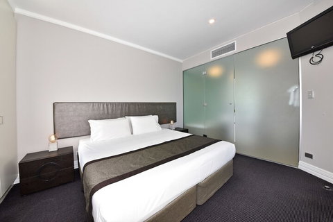 Mullaloo Beach Hotel & Apartments - Surfers Paradise Gold Coast 3