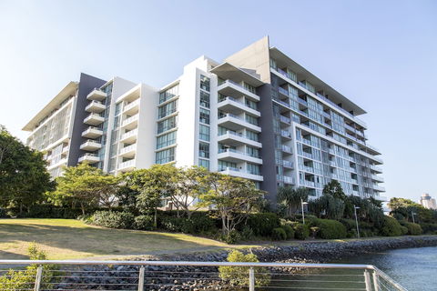 ULTIQA Freshwater Point Resort - Surfers Paradise Gold Coast 3