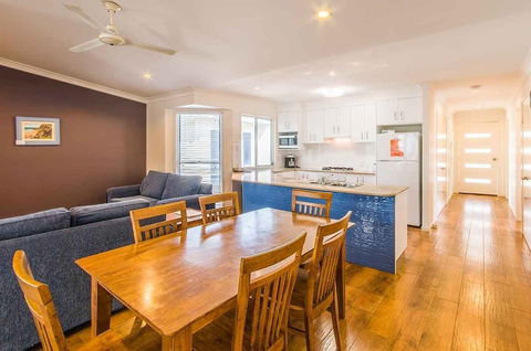 Fraser Island Beach Houses - Surfers Paradise Gold Coast 5