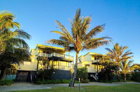 Fraser Island Beach Houses - Surfers Paradise Gold Coast 0
