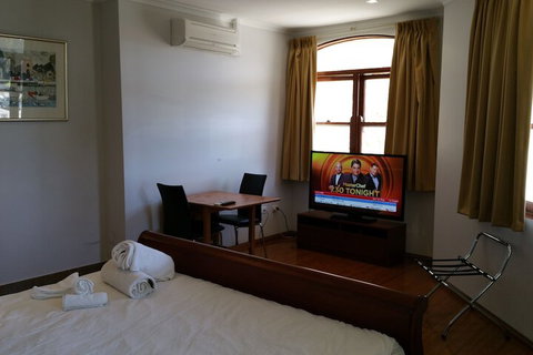 Adelaide House Apartments Fremantle - Surfers Paradise Gold Coast 2