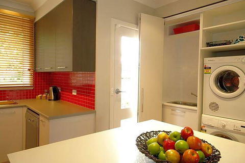 Boutique Stays Sandyside 2 - Surfers Paradise Gold Coast 3