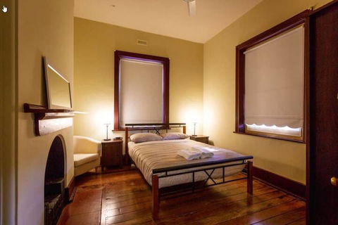 Fremantle Colonial Cottages - Surfers Paradise Gold Coast 2