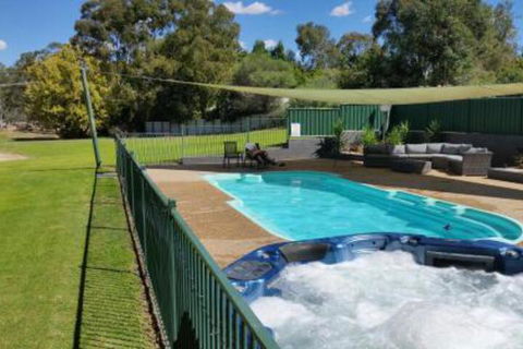 Early Settlers Motel Tocumwal - Surfers Paradise Gold Coast 0