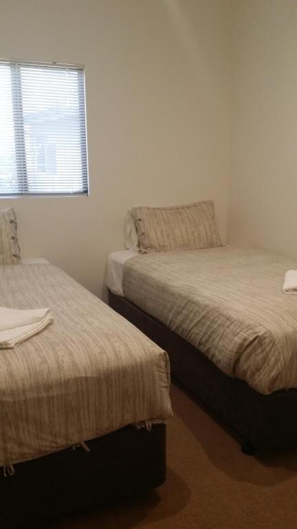 Lilacs Waterfront Villas & Cottages - Surfers Paradise Gold Coast 4