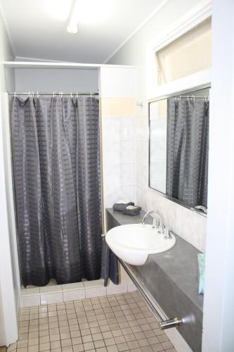Central Motel Gin Gin - Surfers Paradise Gold Coast 5