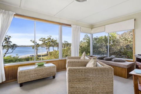 Summertime Beach Cottage - Surfers Paradise Gold Coast 0