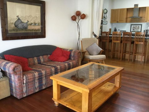 A Homestead On Market - Surfers Paradise Gold Coast 1