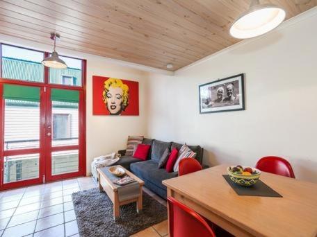Cora Lynn Apartment 18 - Surfers Paradise Gold Coast 6