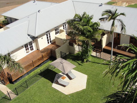 Kernow Charters Towers - Surfers Paradise Gold Coast 0