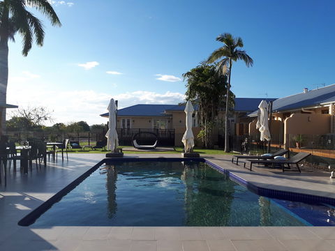 Kernow Charters Towers - Surfers Paradise Gold Coast 4