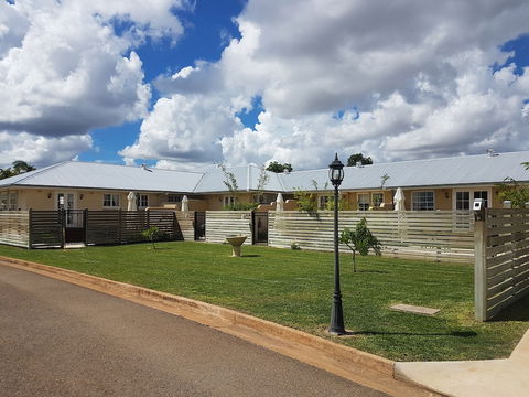 Kernow Charters Towers - Surfers Paradise Gold Coast 3