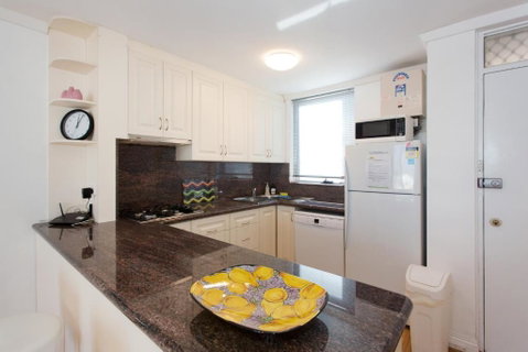 Ocean Breeze Apartment - Surfers Paradise Gold Coast 4