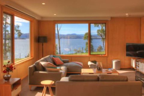Esperance Landing - Essentially Tas - Surfers Paradise Gold Coast 0