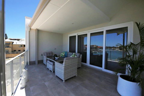 Harbour Views At Mindarie Marina - Surfers Paradise Gold Coast 2