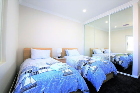 Harbour Views At Mindarie Marina - Surfers Paradise Gold Coast 6