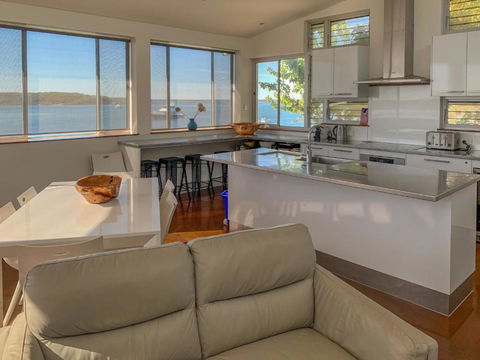 Walshys Shack - Surfers Paradise Gold Coast 1