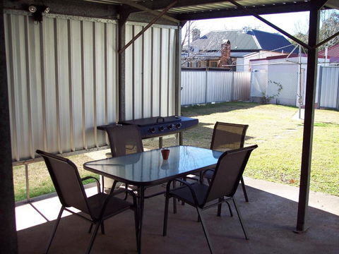 Browncoat Cottage Mudgee - Surfers Paradise Gold Coast 1
