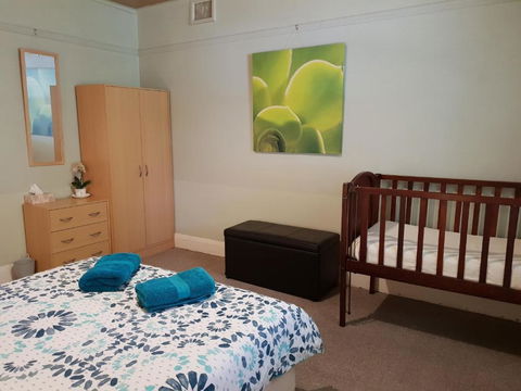 Browncoat Cottage Mudgee - Surfers Paradise Gold Coast 4