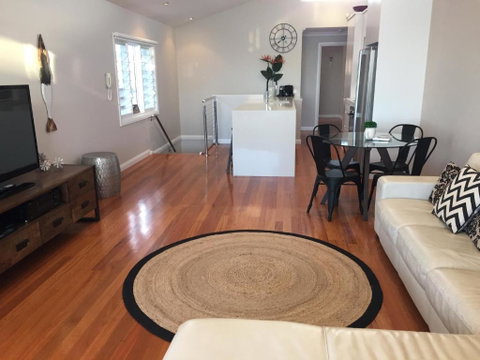 Waterfront Dream Vincentia - Surfers Paradise Gold Coast 1
