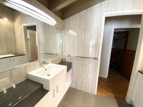 Crystal Brook - Surfers Paradise Gold Coast 4