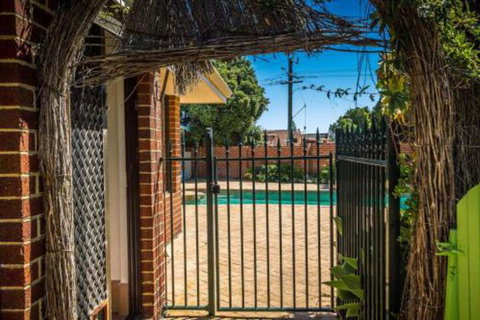 Yanchep Beach Retreat - Surfers Paradise Gold Coast 5