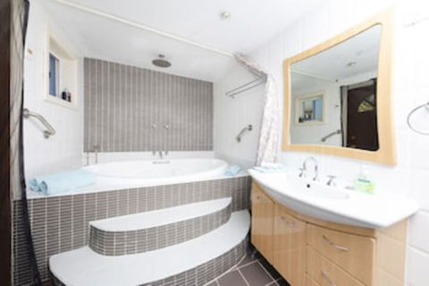 La Casa - Surfers Paradise Gold Coast 0