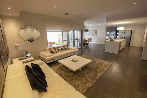 Magnificent Beach Retreat - Surfers Paradise Gold Coast 6