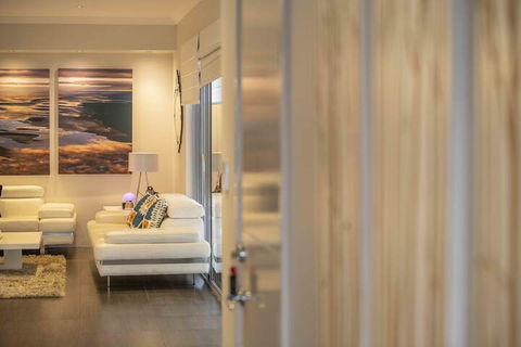 Magnificent Beach Retreat - Surfers Paradise Gold Coast 4