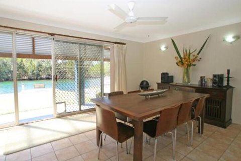 Ranu House Waterfront - Surfers Paradise Gold Coast 4